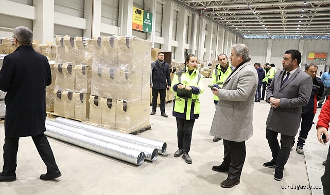 Palancıoğlu, Kayseri Deprem Koordinasyon Merkezi’ni ziyaret etti Palancıoğlu, Kayseri Deprem Koordinasyon Merkezi’ni ziyaret etti
