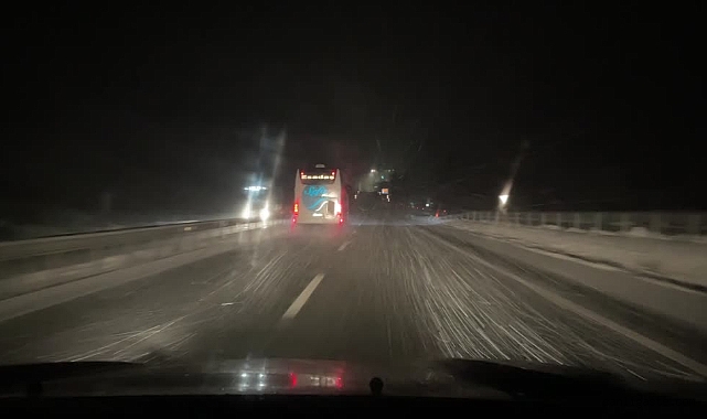 Samsun-İstanbul kara yolunda kar yağışı ulaşımı olumsuz etkiledi Samsun-İstanbul kara yolunda kar yağışı ulaşımı olumsuz etkiledi
