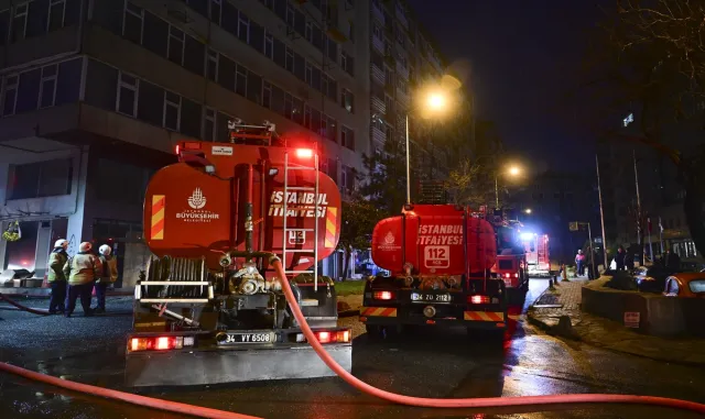 Şişli’de 8 katlı boş binada çıkan yangın söndürüldü Şişli’de 8 katlı boş binada çıkan yangın söndürüldü