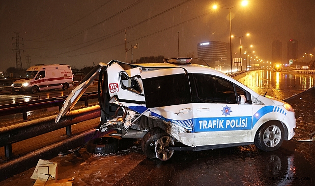 TEM Otoyolu’nda kaza: 1 kişi öldü, 1 polis yaralandı TEM Otoyolu’nda kaza: 1 kişi öldü, 1 polis yaralandı