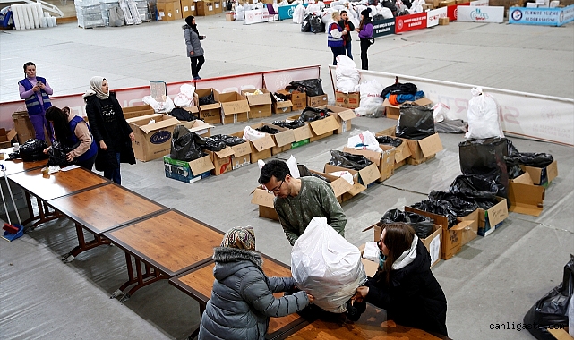 Türkiye’nin farklı illerinde toplanan yardımlar deprem bölgesine Kayseri’den ulaştırılıyor Türkiye’nin farklı illerinde toplanan yardımlar deprem bölgesine Kayseri’den ulaştırılıyor