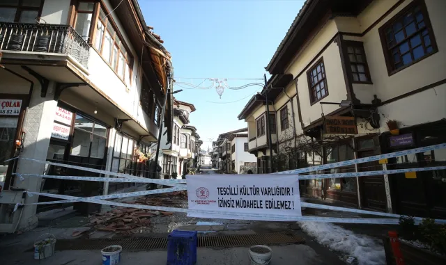 Yeşilyurt’ta depremin tarihi yapılara hasarı havadan görüntülendi Yeşilyurt’ta depremin tarihi yapılara hasarı havadan görüntülendi