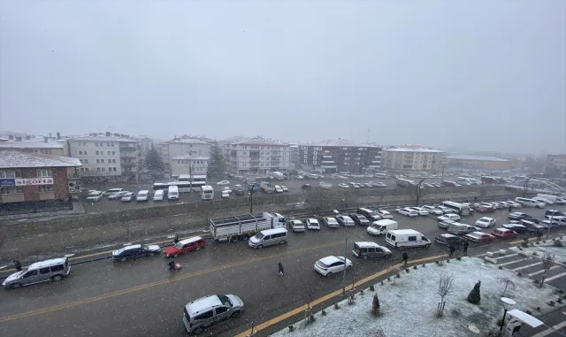 Ankara’nın Çubuk ilçesinde kar etkili oldu Ankara’nın Çubuk ilçesinde kar etkili oldu