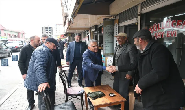 Başkan Büyükkılıç Doğu Garajı esnafını ziyaret etti Başkan Büyükkılıç Doğu Garajı esnafını ziyaret etti