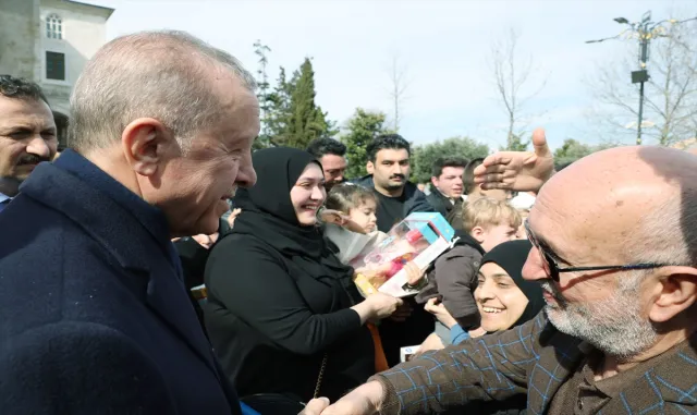 Cumhurbaşkanı Erdoğan, Fatih’te esnaf ziyareti yaptı Cumhurbaşkanı Erdoğan, Fatih’te esnaf ziyareti yaptı