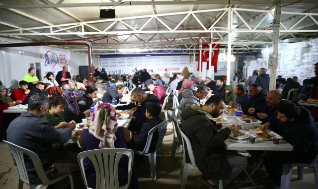 Deprem bölgesindeki 6 ilde ilk sahur yapıldı Deprem bölgesindeki 6 ilde ilk sahur yapıldı