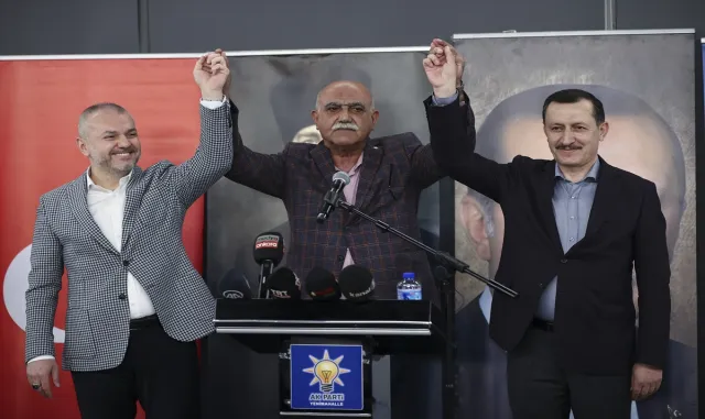 Yenimahalle Belediyesi Bağımsız Meclis Üyesi Vehbi Yaşar, AK Parti’ye katıldı Yenimahalle Belediyesi Bağımsız Meclis Üyesi Vehbi Yaşar, AK Parti’ye katıldı