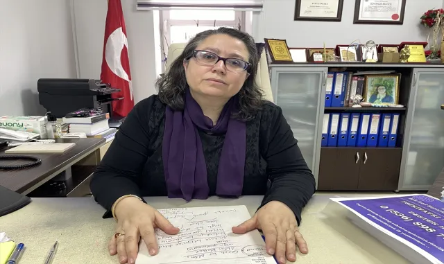 Enkazdaki depremzedelere "ilk psikolojik yardım" kurtarma ekiplerinden geldi Enkazdaki depremzedelere "ilk psikolojik yardım" kurtarma ekiplerinden geldi