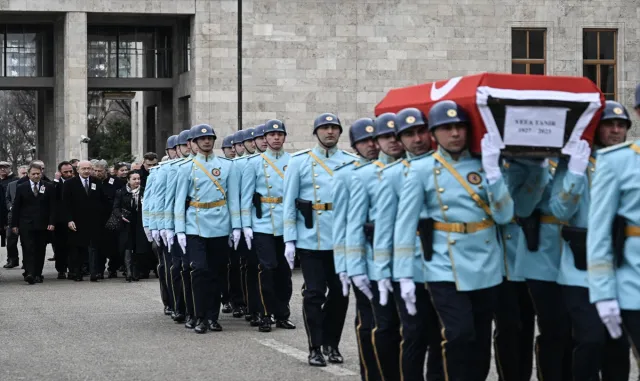 Eski bakanlardan Vefa Tanır için TBMM’de cenaze töreni düzenlendi Eski bakanlardan Vefa Tanır için TBMM’de cenaze töreni düzenlendi