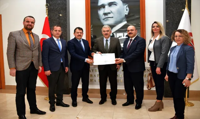 Eskişehir Adliyesi’ndeki kermesten elde edilen gelir depremzedelere ulaştırılacak Eskişehir Adliyesi’ndeki kermesten elde edilen gelir depremzedelere ulaştırılacak
