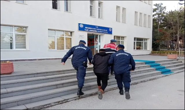 Eskişehir’de kesinleşmiş hapis cezası bulunan firari hükümlü yakalandı Eskişehir’de kesinleşmiş hapis cezası bulunan firari hükümlü yakalandı