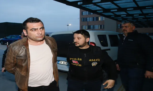 Eskişehir’de mesai arkadaşını silahla yaralayan zabıta memuru tutuklandı Eskişehir’de mesai arkadaşını silahla yaralayan zabıta memuru tutuklandı