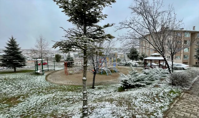 Eskişehir’in yüksek kesimlerine kar yağdı Eskişehir’in yüksek kesimlerine kar yağdı