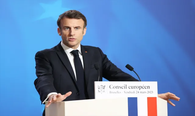 Fransa’da emeklilik reformu karşıtı gösteriler sürerken Macron sendikalara el uzattı Fransa’da emeklilik reformu karşıtı gösteriler sürerken Macron sendikalara el uzattı