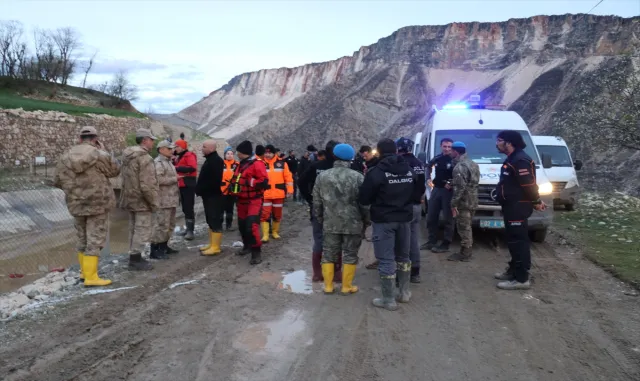 GÜNCELLEME - Adıyaman’da selin ardından başlatılan aramada çocuk cesedine ulaşıldı GÜNCELLEME - Adıyaman’da selin ardından başlatılan aramada çocuk cesedine ulaşıldı