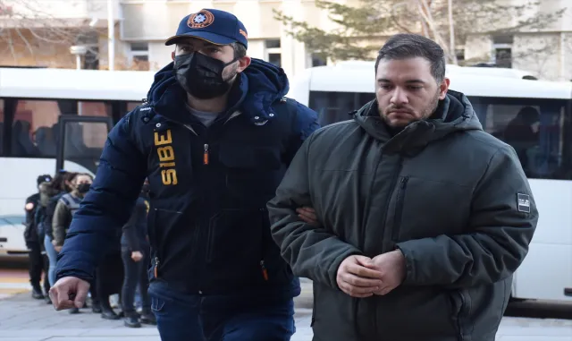 5 ilde araç kiralama firmalarının isimleriyle dolandırıcılık yapan şebeke çökertildi 5 ilde araç kiralama firmalarının isimleriyle dolandırıcılık yapan şebeke çökertildi