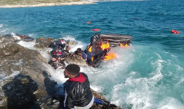 GÜNCELLEME - Aydın açıklarına itilen düzensiz göçmenlerden 38’i kurtarıldı, 4’ünün cesedine ulaşıldı GÜNCELLEME - Aydın açıklarına itilen düzensiz göçmenlerden 38’i kurtarıldı, 4’ünün cesedine ulaşıldı