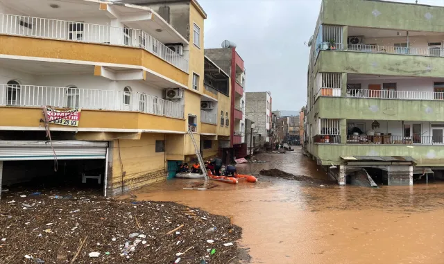 GÜNCELLEME - Şanlıurfa’da sel nedeniyle mahsur kalan vatandaşların kurtarılması için çalışma sürüyor GÜNCELLEME - Şanlıurfa’da sel nedeniyle mahsur kalan vatandaşların kurtarılması için çalışma sürüyor