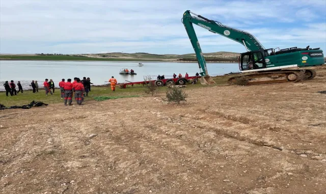 GÜNCELLEME - Şanlıurfa’da tırıyla sele kapılan sürücüyü arama çalışmaları sürüyor GÜNCELLEME - Şanlıurfa’da tırıyla sele kapılan sürücüyü arama çalışmaları sürüyor