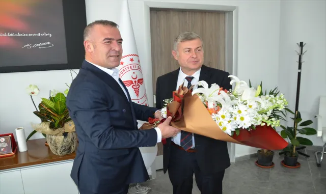Kahramankazan Belediyesinden sağlık çalışanlarına karanfil Kahramankazan Belediyesinden sağlık çalışanlarına karanfil