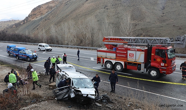 Kamyonet beton menfeze çarptı: 1’i bebek 2 kişi hayatını kaybetti Kamyonet beton menfeze çarptı: 1’i bebek 2 kişi hayatını kaybetti