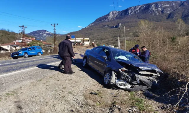 Karabük’teki trafik kazalarında biri ağır 3 kişi yaralandı Karabük’teki trafik kazalarında biri ağır 3 kişi yaralandı