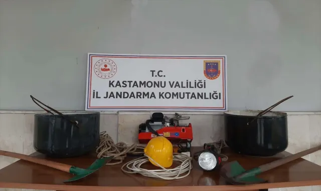 Kastamonu’da kaçak kazı yapan 7 kişi suçüstü yakalandı Kastamonu’da kaçak kazı yapan 7 kişi suçüstü yakalandı