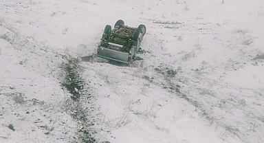 Kayseri'de devrilen pikaptaki 3 kişi yaralandı