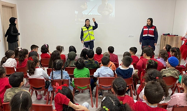 Kayseri’de jandarma ekiplerinden anaokulu öğrencilerine trafik eğitimi Kayseri’de jandarma ekiplerinden anaokulu öğrencilerine trafik eğitimi