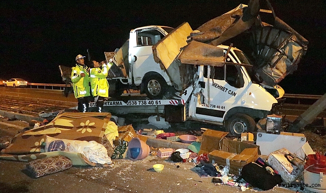 Kayseri’de otomobil yüklü tır ile kamyonet taşıyan çekici çarpıştı Kayseri’de otomobil yüklü tır ile kamyonet taşıyan çekici çarpıştı