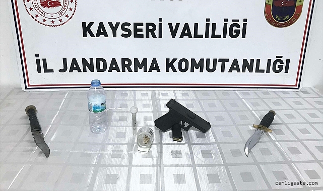 Kayseri Osmanlı Mahallesi’nde torbacı operasyonu: 1 kişi yakalandı Kayseri Osmanlı Mahallesi’nde torbacı operasyonu: 1 kişi yakalandı