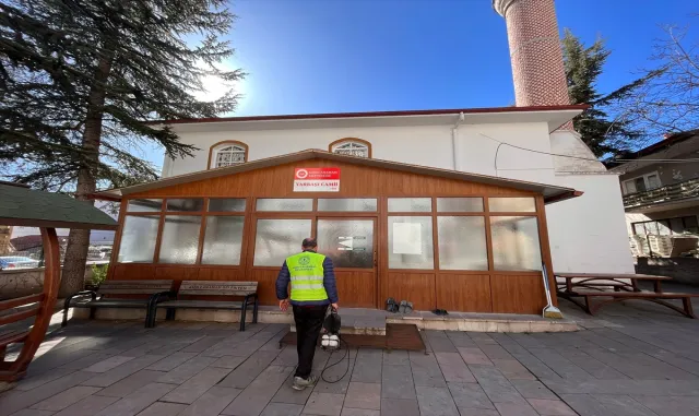 Kızılcahamam’da camilere gül suyu döküldü Kızılcahamam’da camilere gül suyu döküldü