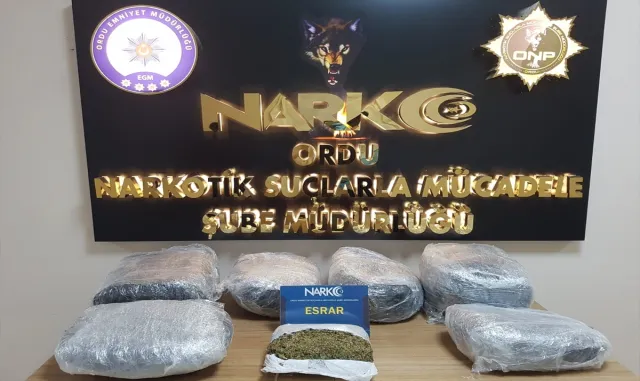 Ordu’da 22 kilogram esrar ele geçirilen otomobildeki 5 kişi tutuklandı Ordu’da 22 kilogram esrar ele geçirilen otomobildeki 5 kişi tutuklandı