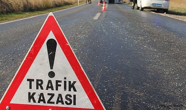 Otomobil tıra arkadan çarptı: 4 kişi yaralandı Otomobil tıra arkadan çarptı: 4 kişi yaralandı