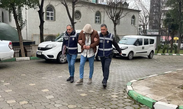 Samsun’da depremzede ailenin evinden hırsızlık yaptığı iddia edilen zanlı yakalandı Samsun’da depremzede ailenin evinden hırsızlık yaptığı iddia edilen zanlı yakalandı