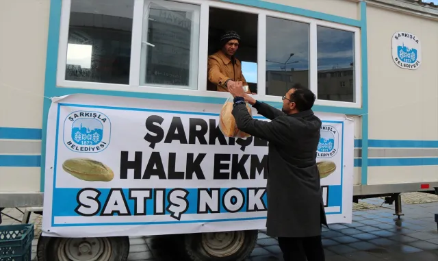 Şarkışla Belediyesi 220 gram ekmeği 4 liradan satışa sundu Şarkışla Belediyesi 220 gram ekmeği 4 liradan satışa sundu
