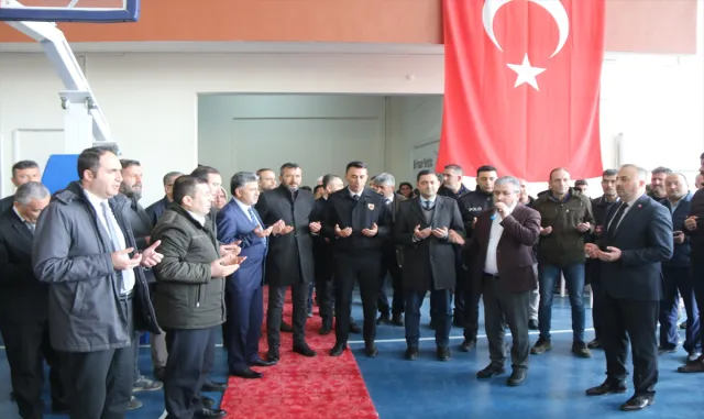 Şarkışla’da depremzedeler yararına kermes düzenlendi Şarkışla’da depremzedeler yararına kermes düzenlendi