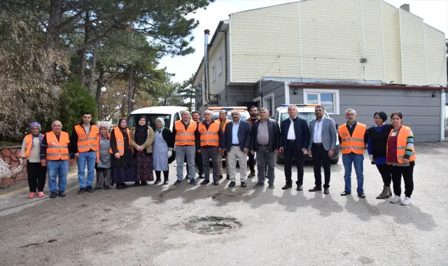 Şereflikoçhisar Belediyesi depremzedelere ve ihtiyaç sahiplerine iftar için yemek ulaştırıyor Şereflikoçhisar Belediyesi depremzedelere ve ihtiyaç sahiplerine iftar için yemek ulaştırıyor