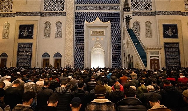 Ülke genelinde ilk teravih namazı kılındı Ülke genelinde ilk teravih namazı kılındı