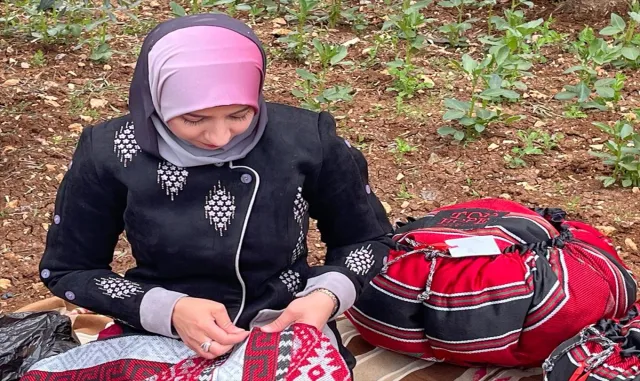 Ürdünlü kadın girişimci geleneksel ile moderni harmanlayarak "termal bohça" üretiyor Ürdünlü kadın girişimci geleneksel ile moderni harmanlayarak "termal bohça" üretiyor