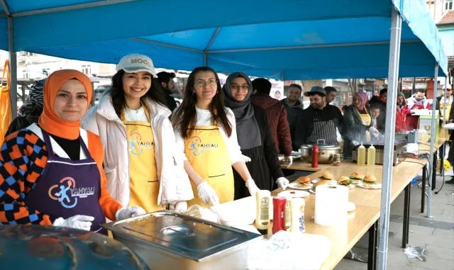 Yahyalı’da depremzedeler için kermes düzenlendi Yahyalı’da depremzedeler için kermes düzenlendi
