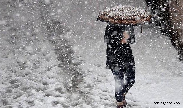 Yozgat’ta kar yağışı etkili! Hava sıcaklığı sıfır dereceye düştü Yozgat’ta kar yağışı etkili! Hava sıcaklığı sıfır dereceye düştü