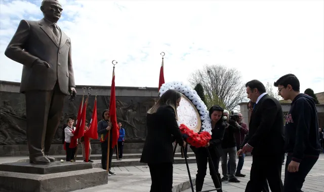 23 Nisan Ulusal Egemenlik ve Çocuk Bayramı törenlerle kutlanıyor 23 Nisan Ulusal Egemenlik ve Çocuk Bayramı törenlerle kutlanıyor