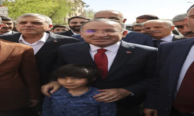 Adalet Bakanı Bozdağ, AK Parti Hilvan Seçim İrtibat Bürosu’nun açılışında konuştu: Adalet Bakanı Bozdağ, AK Parti Hilvan Seçim İrtibat Bürosu’nun açılışında konuştu: