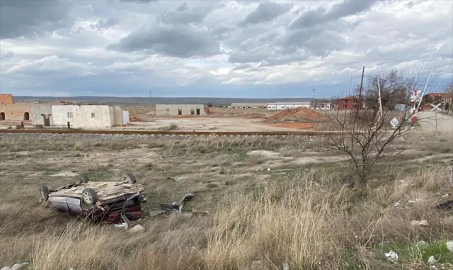Afyonkarahisar’da şarampole devrilen otomobildeki 5 kişi yaralandı Afyonkarahisar’da şarampole devrilen otomobildeki 5 kişi yaralandı