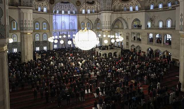 Bayram namazı saat kaçta kılınacak? İl il Ramazan Bayramı namaz saatleri Bayram namazı saat kaçta kılınacak? İl il Ramazan Bayramı namaz saatleri