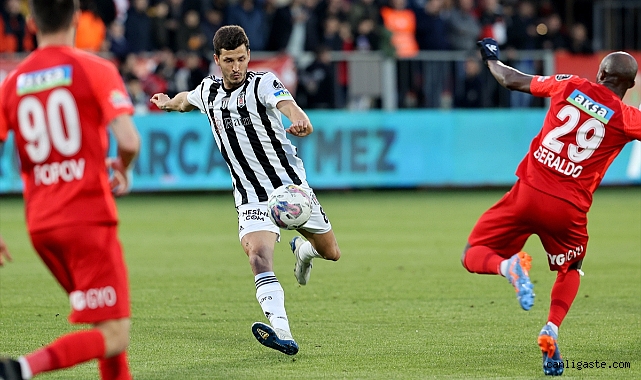 Beşiktaş bayramı 3 puanla geçirdi! Yenilmezlik serisini 8 maça çıkardı Beşiktaş bayramı 3 puanla geçirdi! Yenilmezlik serisini 8 maça çıkardı