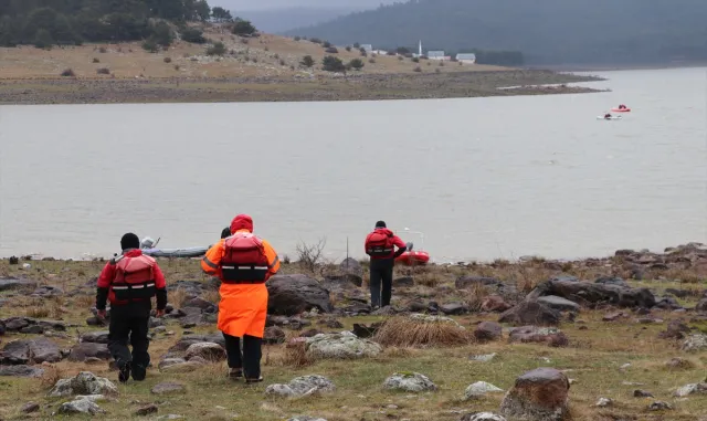 Bolu’da gölette teknenin alabora olması sonucu kaybolan kişinin cesedi bulundu Bolu’da gölette teknenin alabora olması sonucu kaybolan kişinin cesedi bulundu