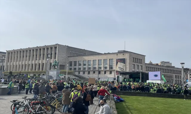 Brüksel’de öğretmenler greve gitti, eğitim sistemini protesto etti Brüksel’de öğretmenler greve gitti, eğitim sistemini protesto etti