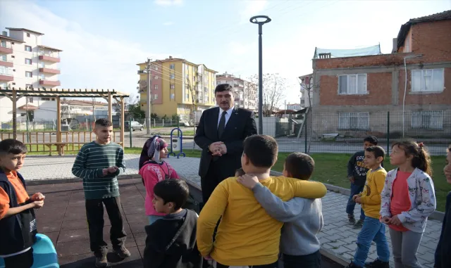 Çocuklar Belediye Başkanının makam aracıyla şehir turu yaptı Çocuklar Belediye Başkanının makam aracıyla şehir turu yaptı